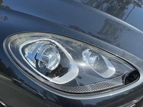 Used 2018 Porsche Macan Sport Edition AWD/4WD image 21