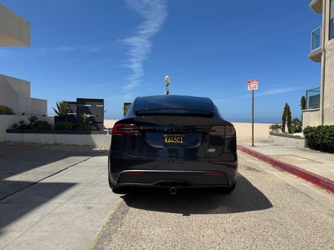 Used 2023 Tesla Model X Plaid image 17