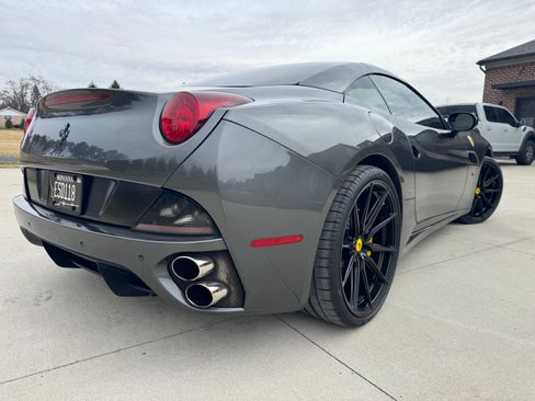 Used 2010 Ferrari California image 4