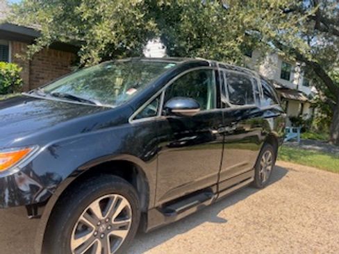 Used 2015 Honda Odyssey Touring Elite image 4