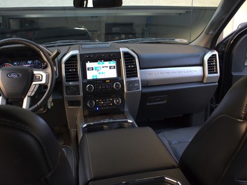 Used 2018 Ford F250 Lariat w/ Lariat Value Package image 25