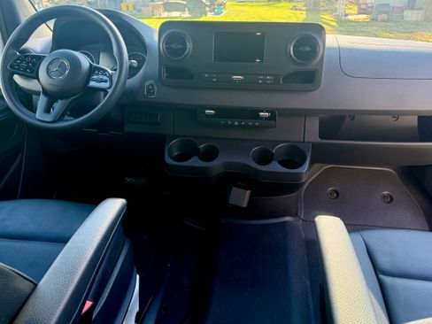 Used 2023 Mercedes-Benz Sprinter 2500 image 13
