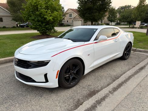 Used 2019 Chevrolet Camaro LT RWD image 2