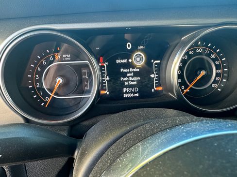 Used 2018 Jeep Wrangler Unlimited Sahara image 4