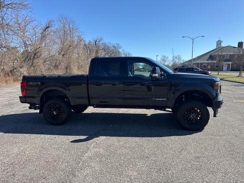 Used 2022 Ford F250 Lariat w/ Black Appearance Package image 5