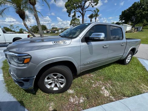 Used 2021 RAM 1500 Laramie AWD/4WD image 2