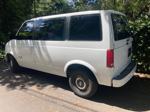 Used 1994 Chevrolet Astro Passenger image 2