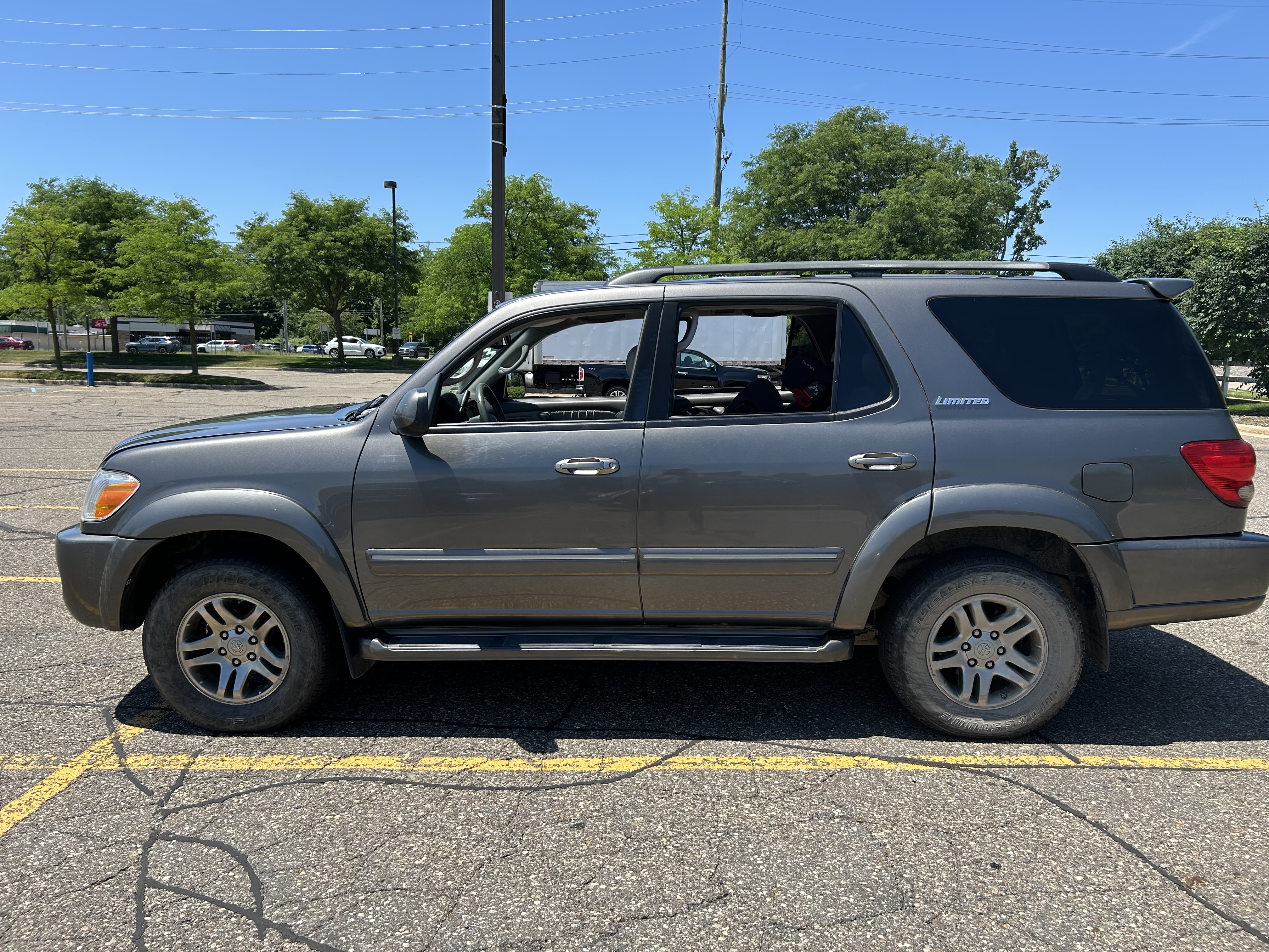Used 2006 Toyota Sequoia Limited w/ Luxury Pkg AWD/4WD image 1