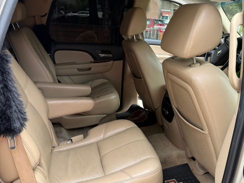 Used 2007 Chevrolet Tahoe LTZ w/ LTZ Preferred Equipment Group RWD image 9