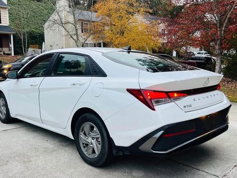 Used 2025 Hyundai Elantra SE image 5