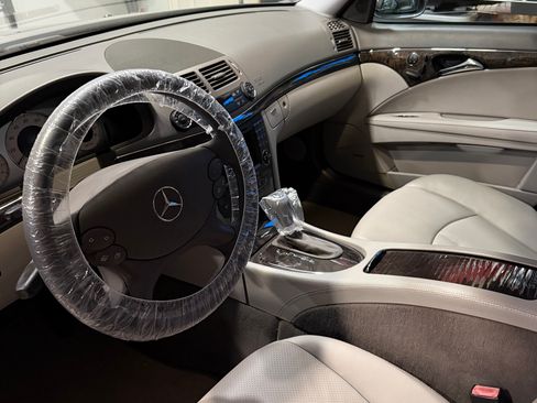 Used 2008 Mercedes-Benz E 350 Sedan image 2