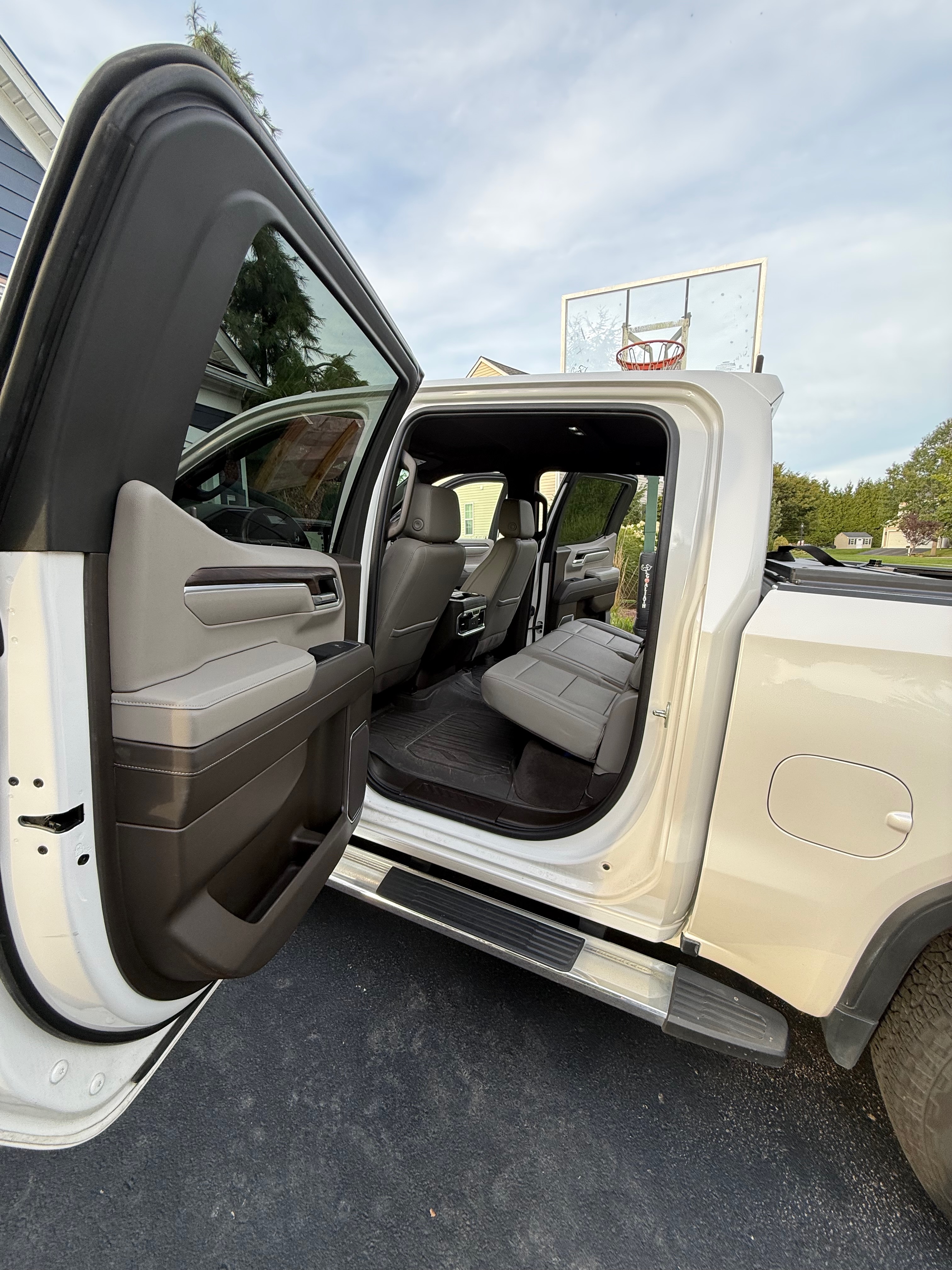 Used 2022 GMC Sierra 1500 SLT w/ SLT Premium Plus Package AWD/4WD image 17