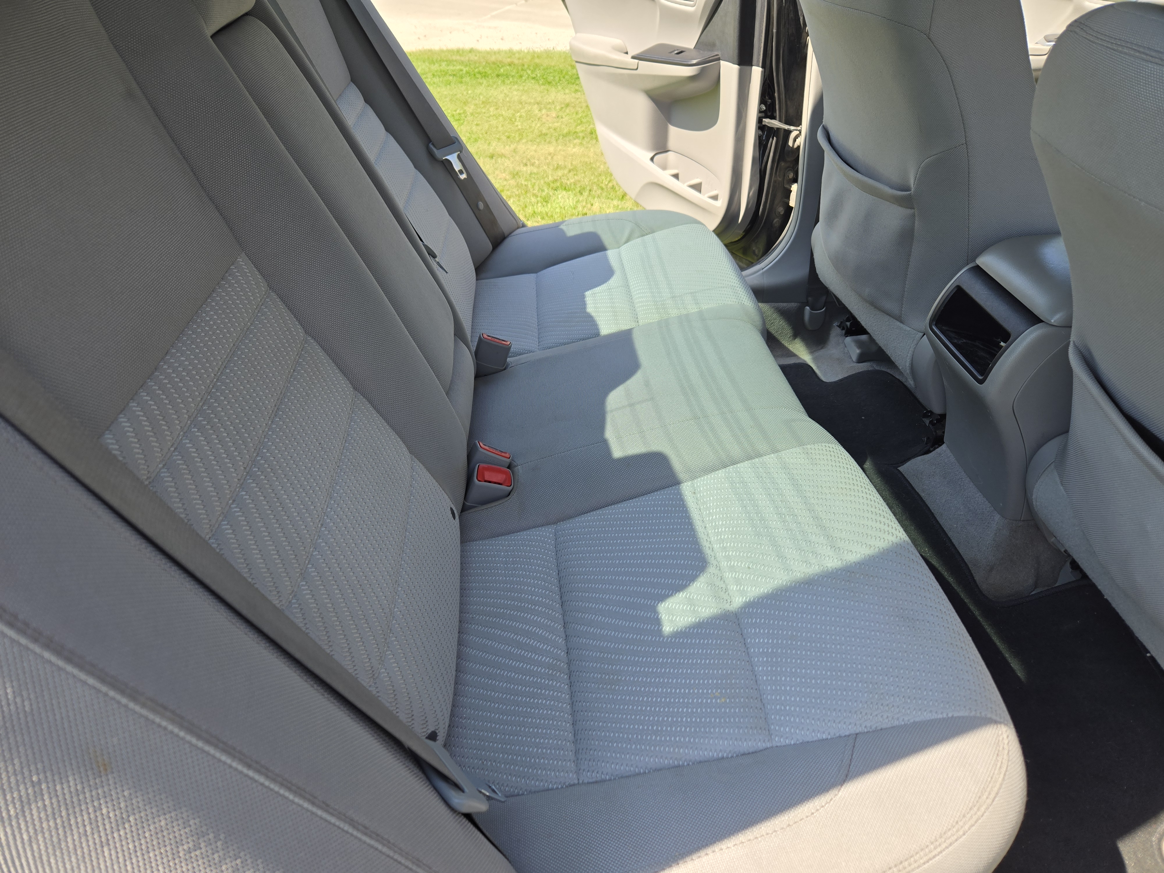 Used 2016 Toyota Camry LE FWD image 10