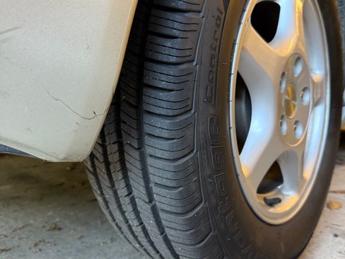 Used 2001 Toyota Avalon XL image 8