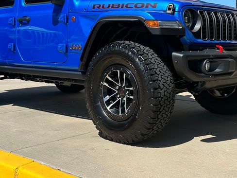 Used 2024 Jeep Wrangler Unlimited Rubicon image 2