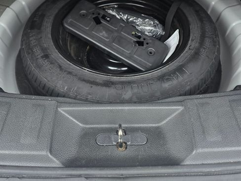 Used 2018 Nissan Rogue SV w/ Premium Package image 23