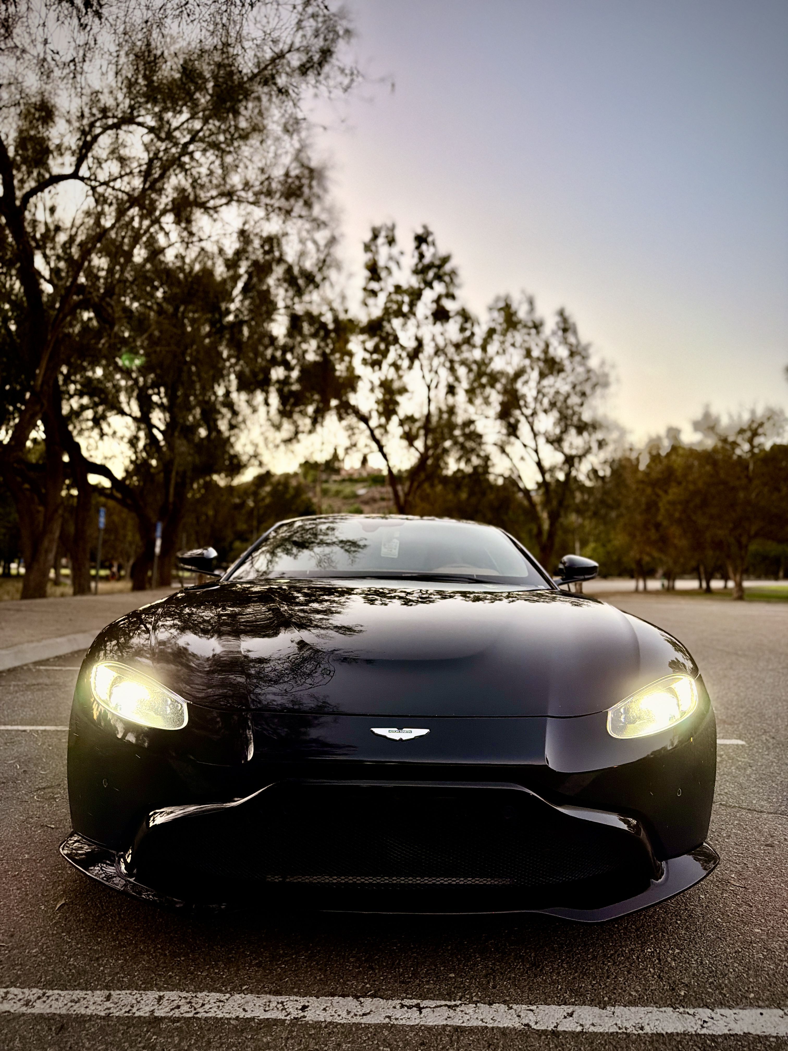 Used 2019 Aston Martin V8 Vantage Coupe RWD image 2