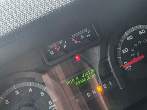 Used 2010 Ford E-250 and Econoline 250 image 2