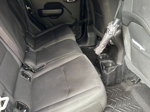 Used 2021 Jeep Gladiator Sport image 8