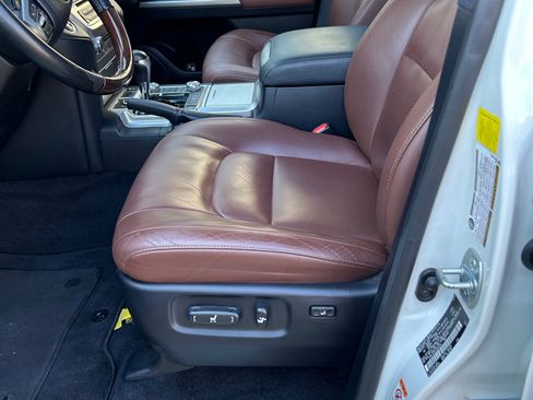 Used 2018 Toyota Land Cruiser image 6