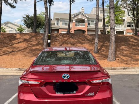 Used 2018 Toyota Camry XLE w/ Audio Package FWD image 5