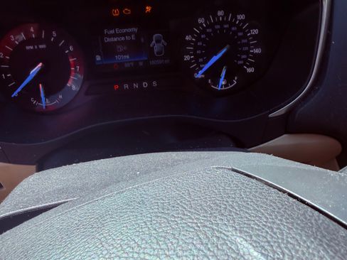 Used 2015 Ford Fusion SE FWD image 1
