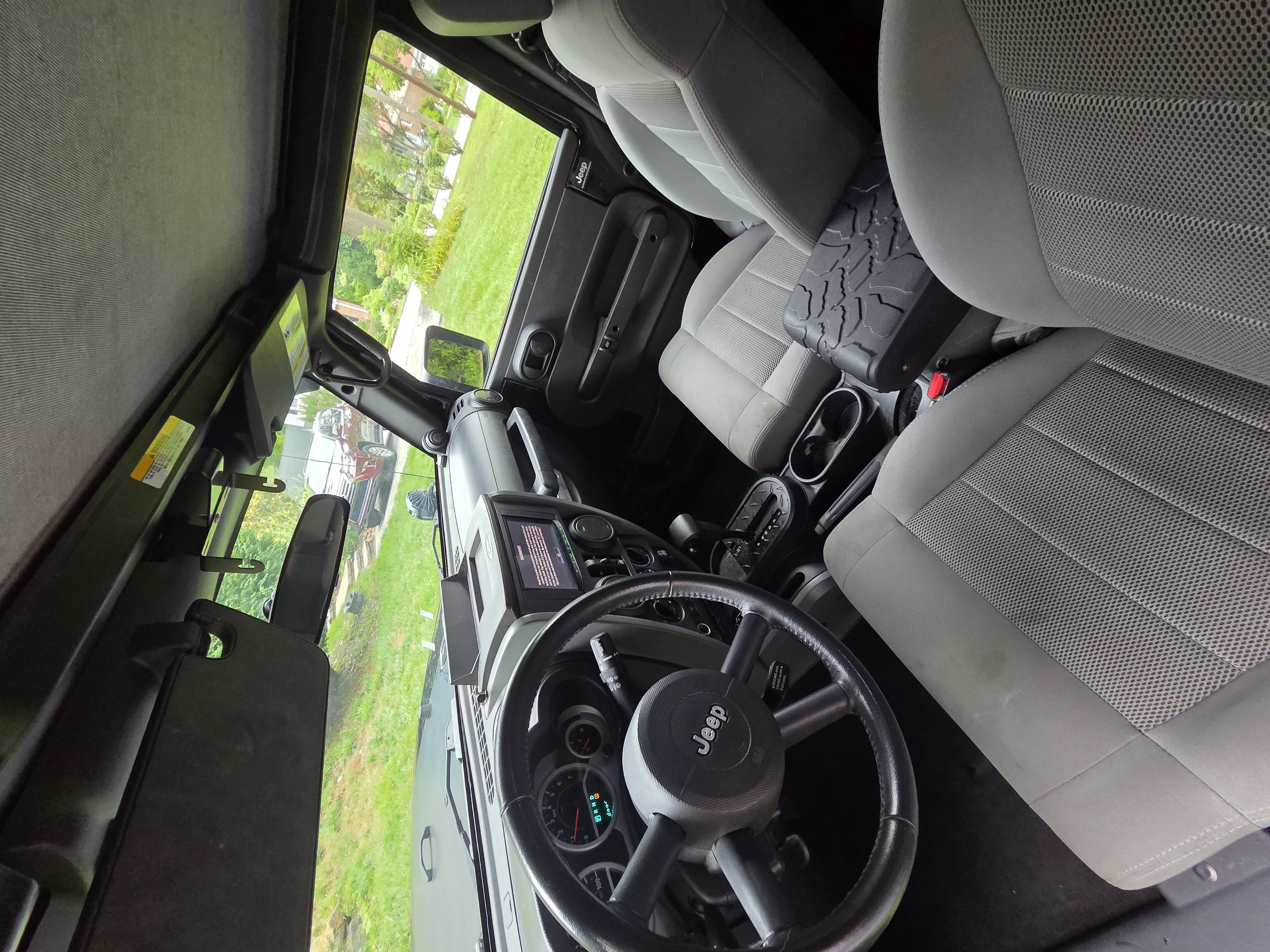 Used 2009 Jeep Wrangler Unlimited Rubicon w/ Dual Top Group AWD/4WD image 15