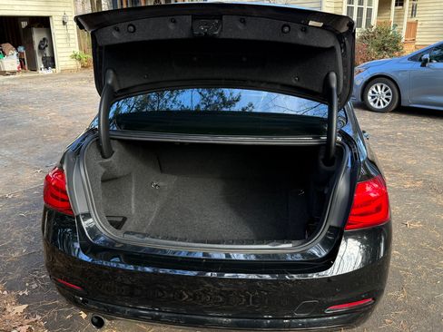 Used 2017 BMW 320i Sedan image 15