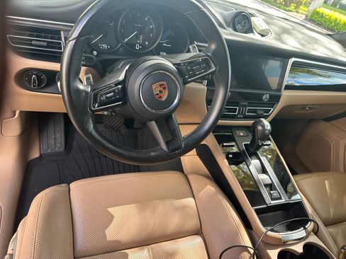 Used 2023 Porsche Macan image 9