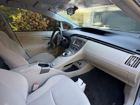 Used 2014 Toyota Prius Five image 24