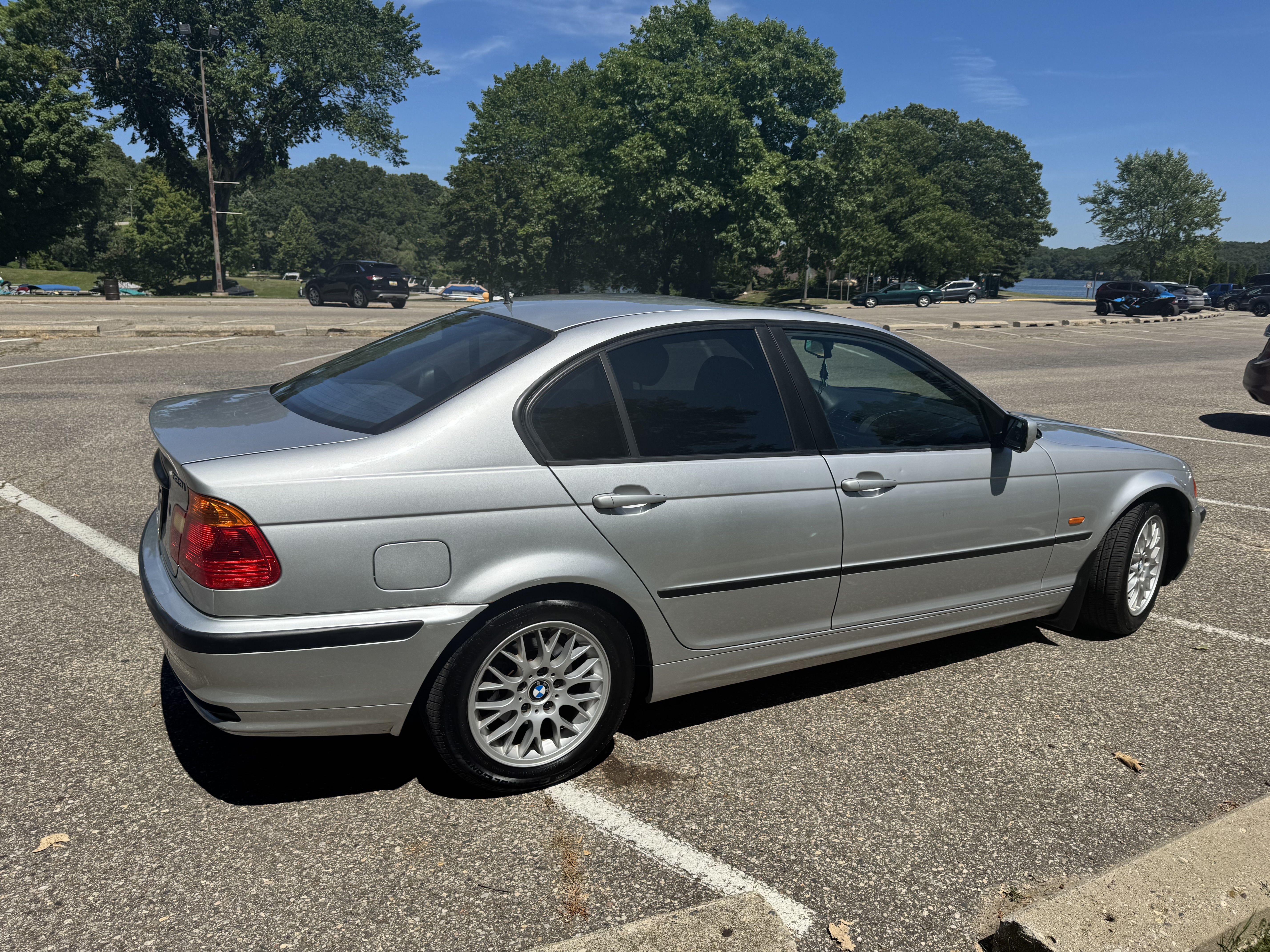 Used 1999 BMW 323i Sedan RWD image 4