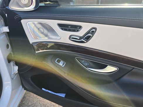 Used 2018 Mercedes-Benz S 560 Sedan image 18
