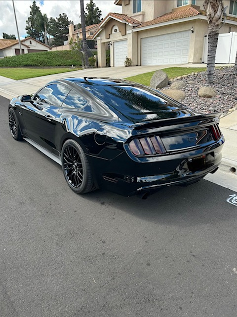 Used 2017 Ford Mustang GT w/ GT Performance Package RWD image 8