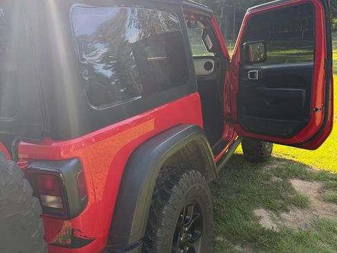 Used 2024 Jeep Wrangler Sport AWD/4WD image 9