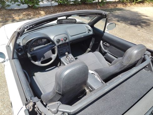 Used 1994 MAZDA MX-5 Miata RWD image 17