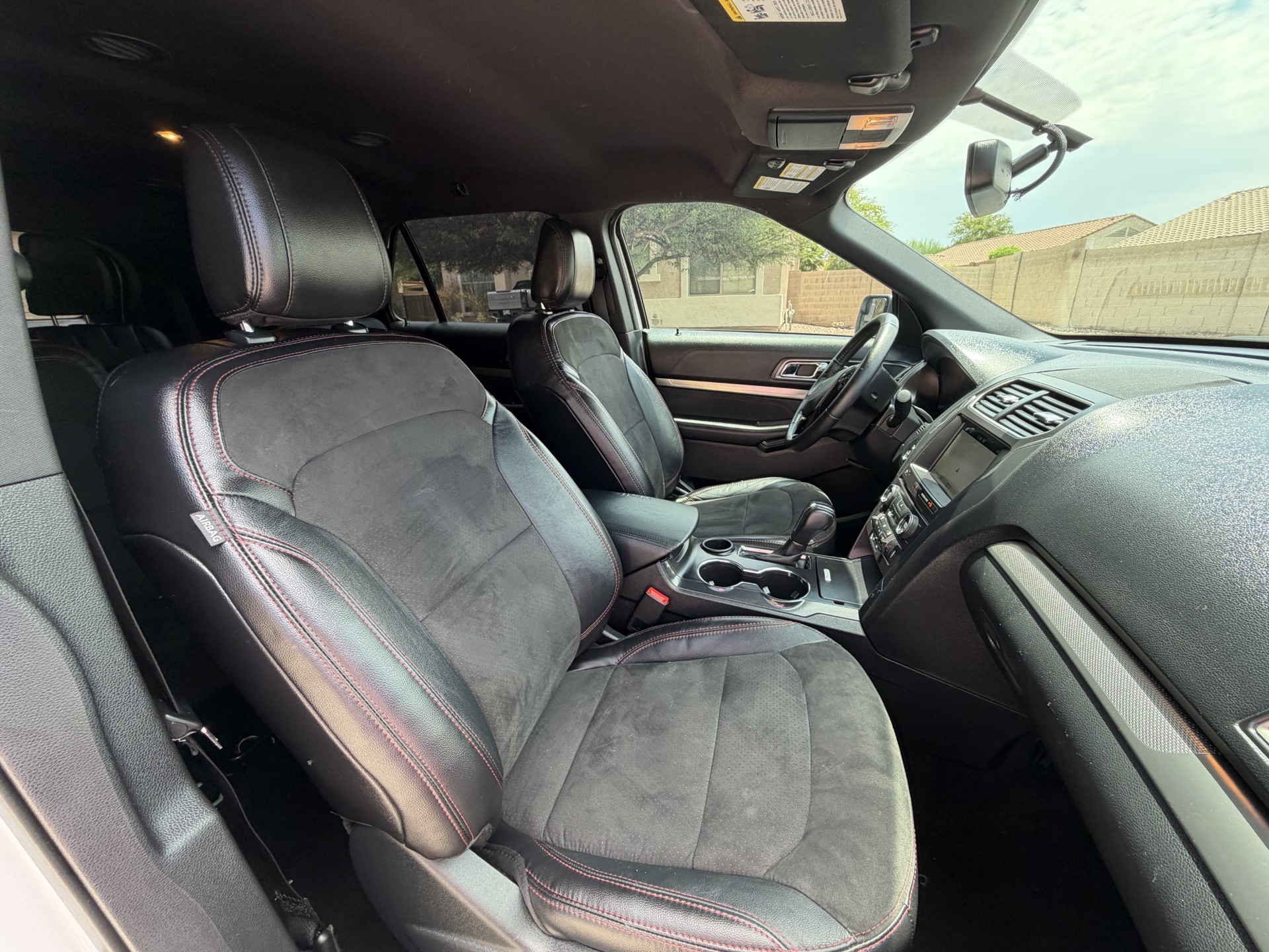 Used 2018 Ford Explorer XLT w/ Equipment Group 202A FWD image 9