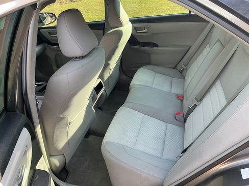 Used 2016 Toyota Camry LE image 11