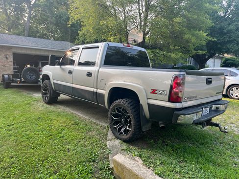 Used 2005 Chevrolet Silverado 1500 4x4 Crew Cab w/ Light Duty Power Package image 11
