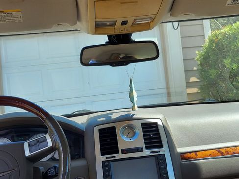 Used 2008 Chrysler 300 C w/ Protection Group II image 14