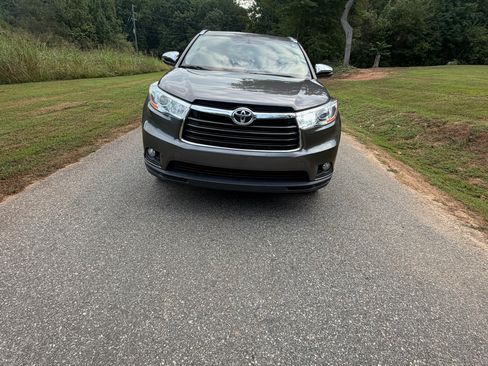 Used 2016 Toyota Highlander XLE FWD image 17