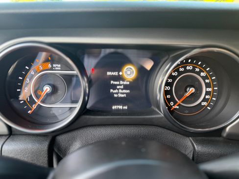 Used 2021 Jeep Gladiator Sport image 8