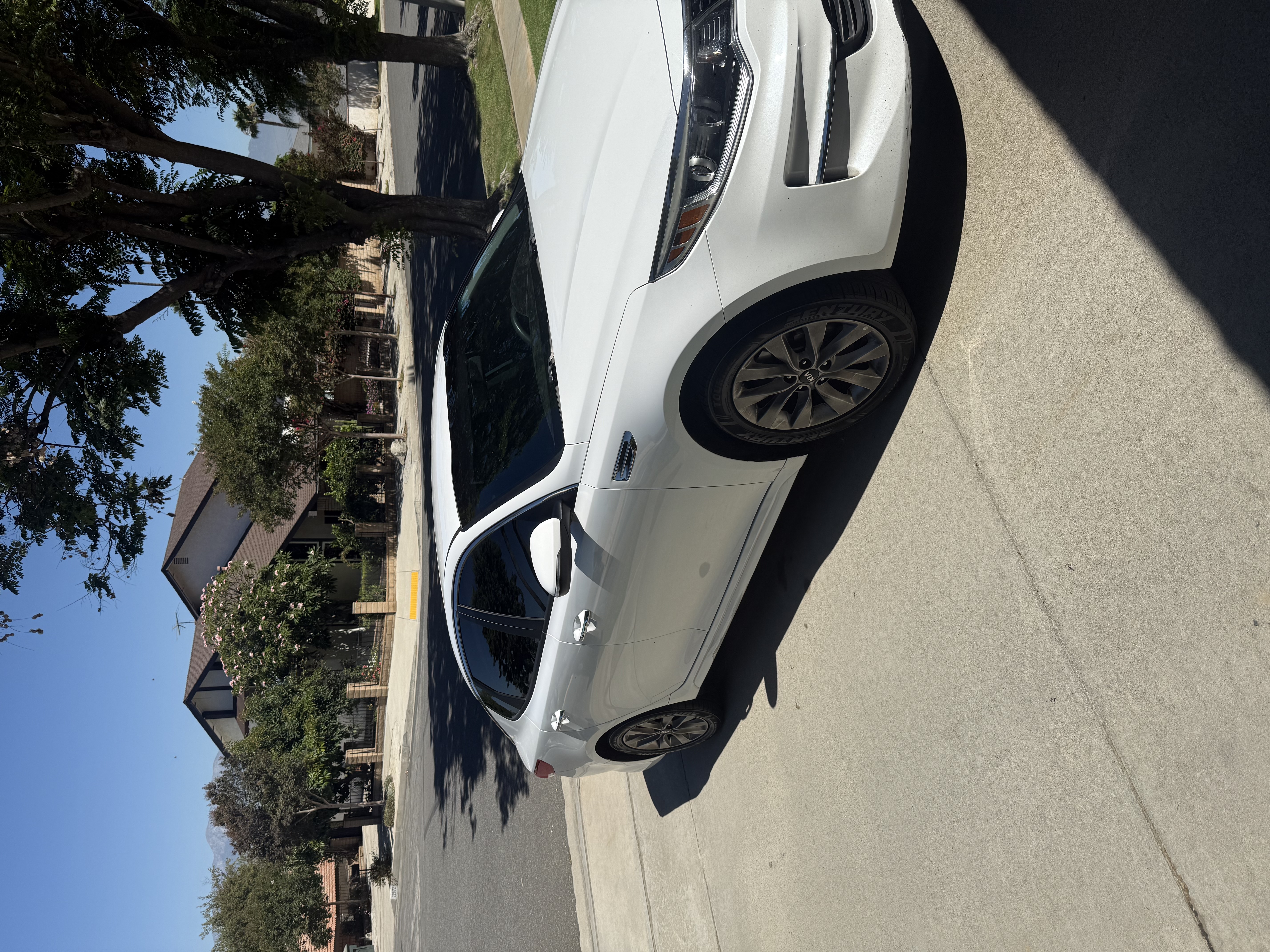 Used 2018 Kia Optima LX w/ 17" Alloy Wheels Package FWD image 2