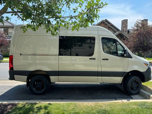 Used 2024 Mercedes-Benz Sprinter 2500 image 5