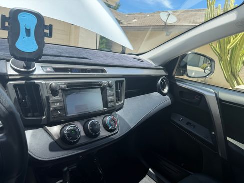 Used 2015 Toyota RAV4 LE FWD image 5