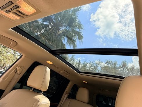 Used 2019 Toyota Highlander Limited Platinum FWD image 11