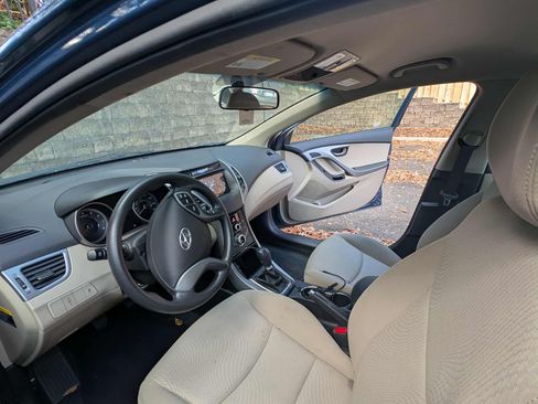 Used 2014 Hyundai Elantra SE image 13