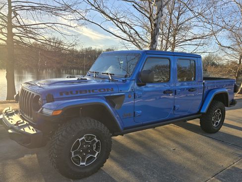 Used 2023 Jeep Gladiator Rubicon image 2