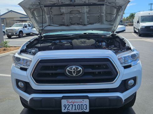 Used 2020 Toyota Tacoma SR5 RWD image 19
