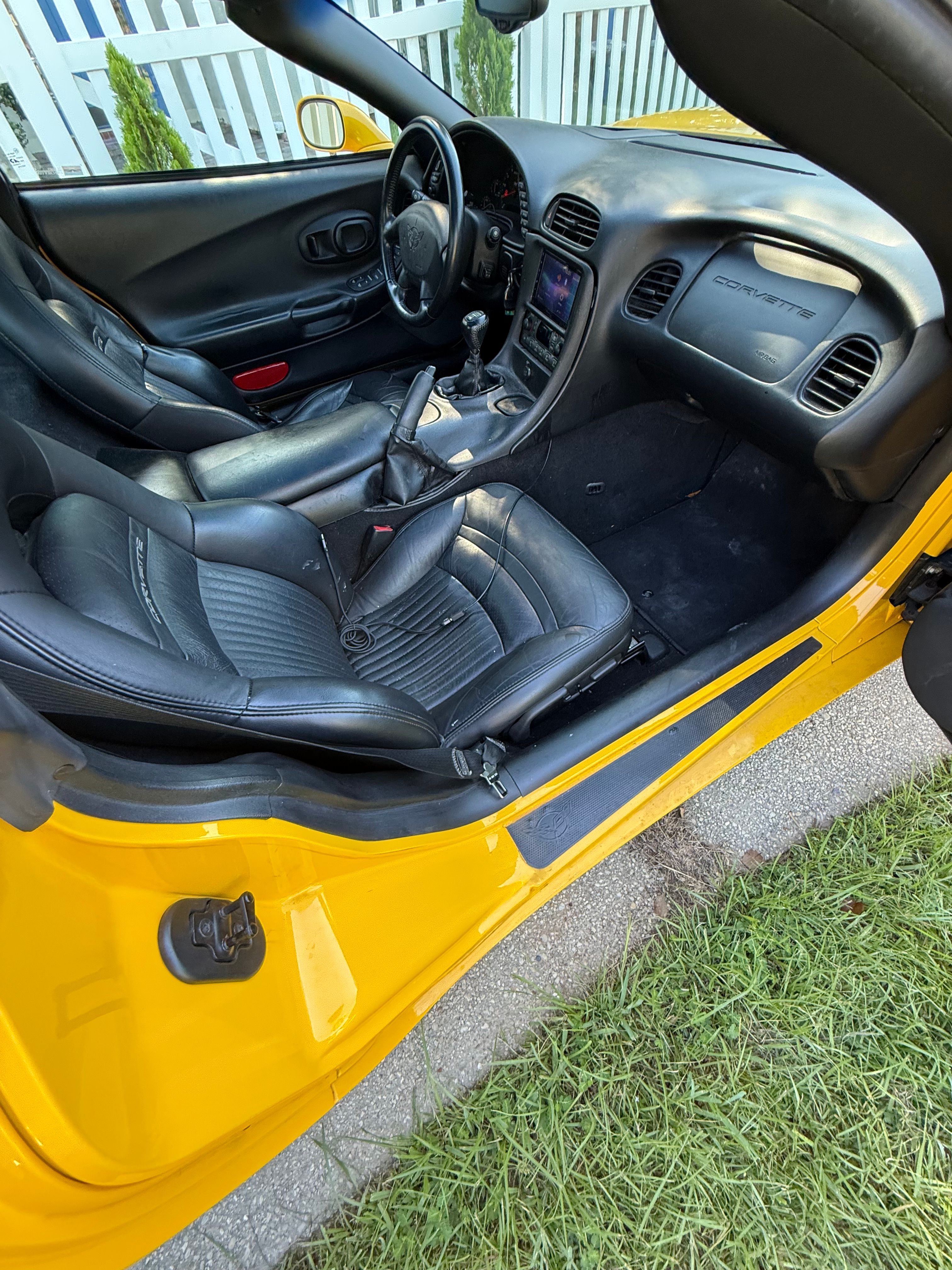 Used 2003 Chevrolet Corvette Coupe w/ Preferred Equipment Group RWD image 13