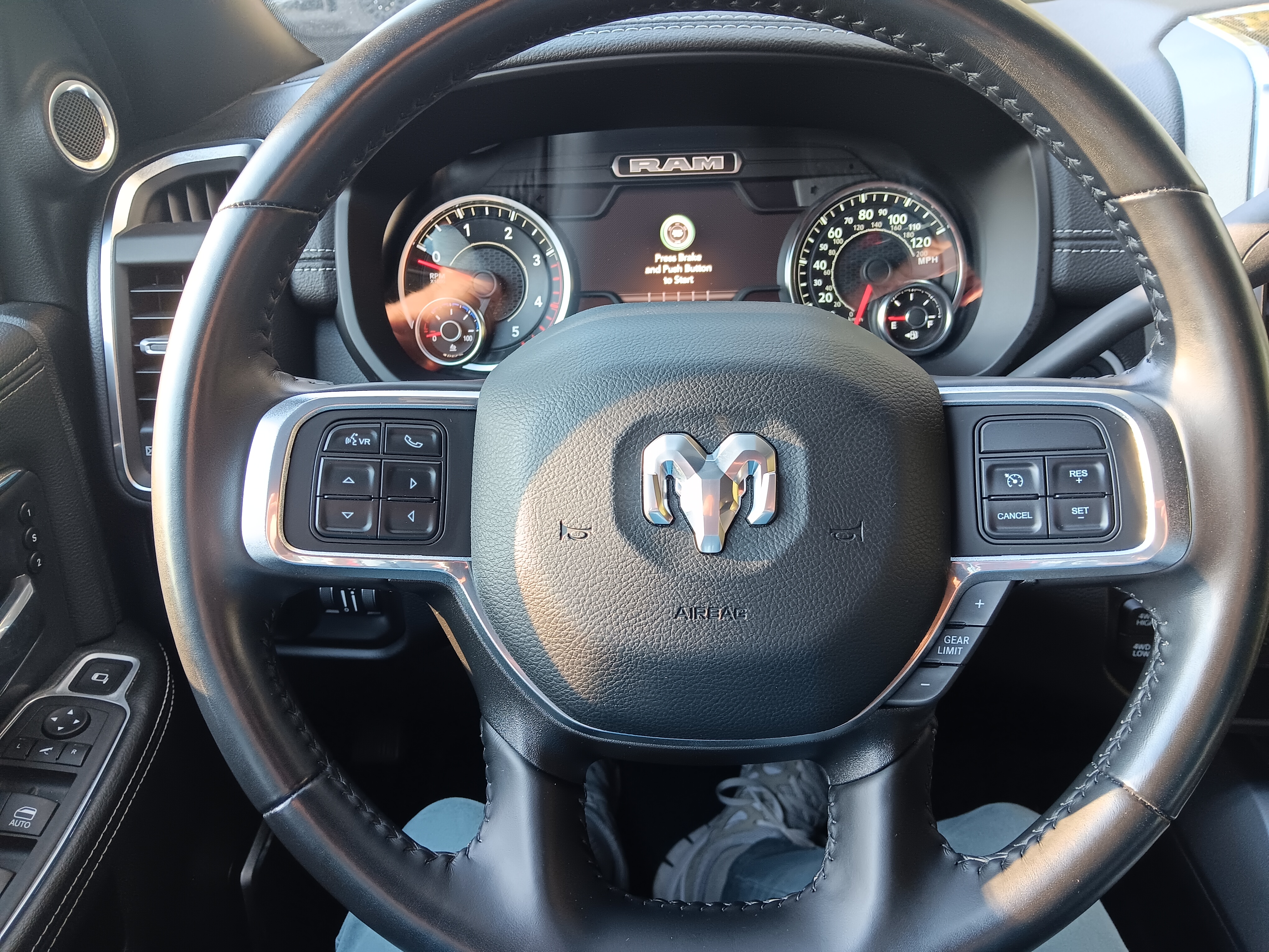 Used 2022 RAM 3500 Laramie AWD/4WD image 21